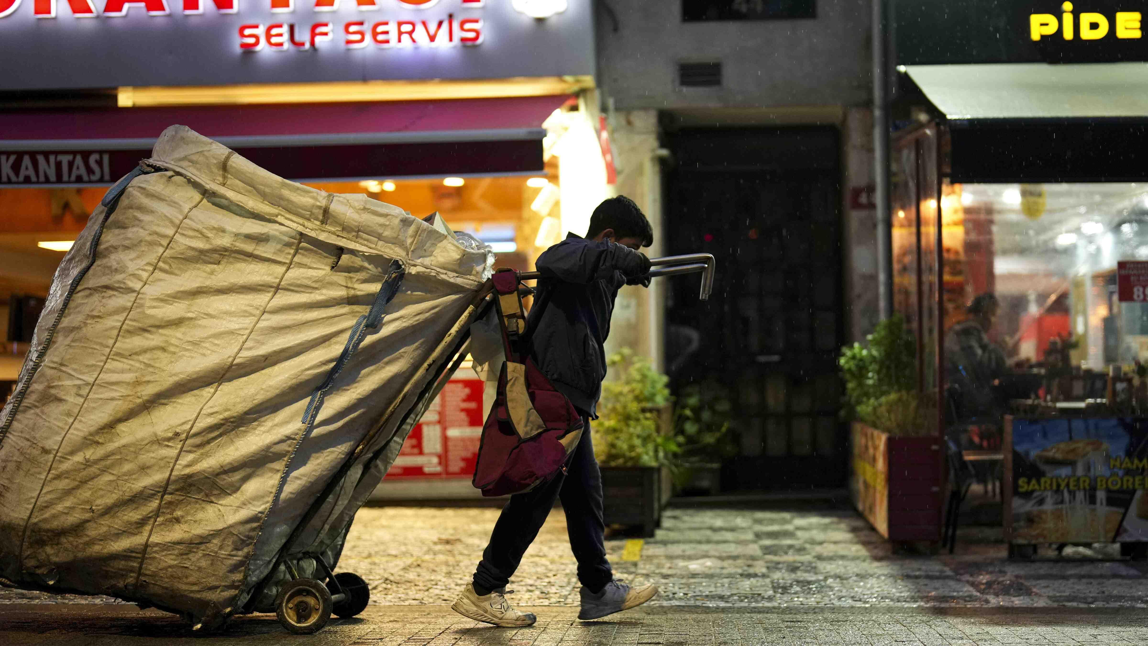 Poverty affects nearly 13 pct of Turks: Official data