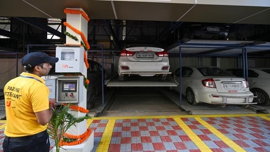 MCD multilevel parking at Amar Colony. (Sanchit Khanna/HT Photo)