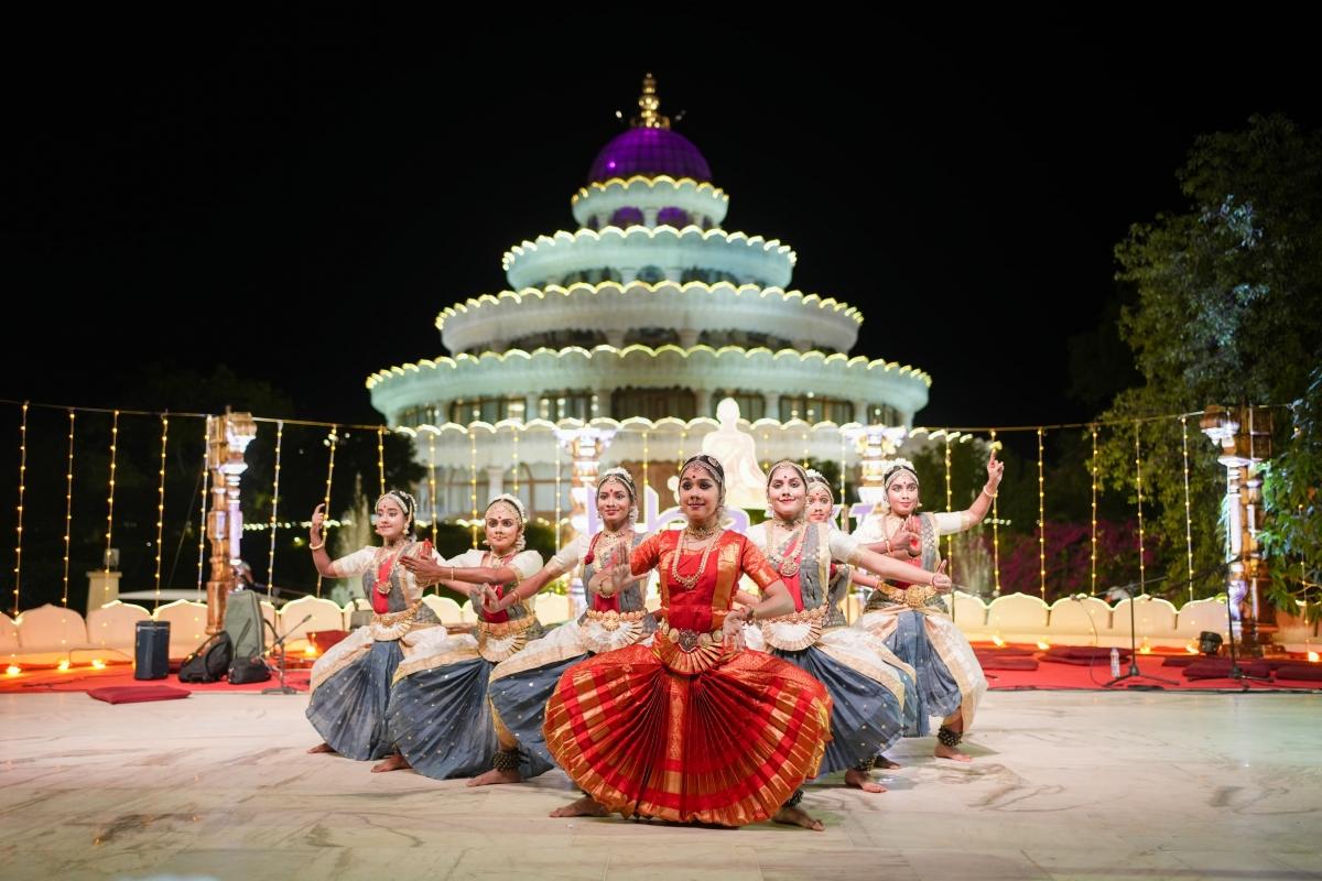 Kavya Muralidharan