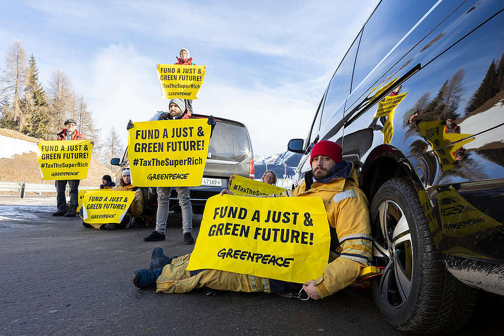 Greenpeace Activists Block Heliport Lago ahead of WEF, Davos. © Miriam Künzli / Greenpeace