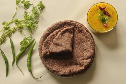 Choose healthy desi options like ragi roti and lentils.(Shutterstock)