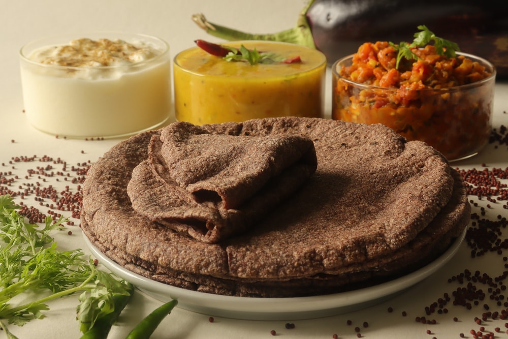 Swap maida for ragi and have it with fibre-rich pulses or rajma and curd for a wholesome meal.(Shutterstock)