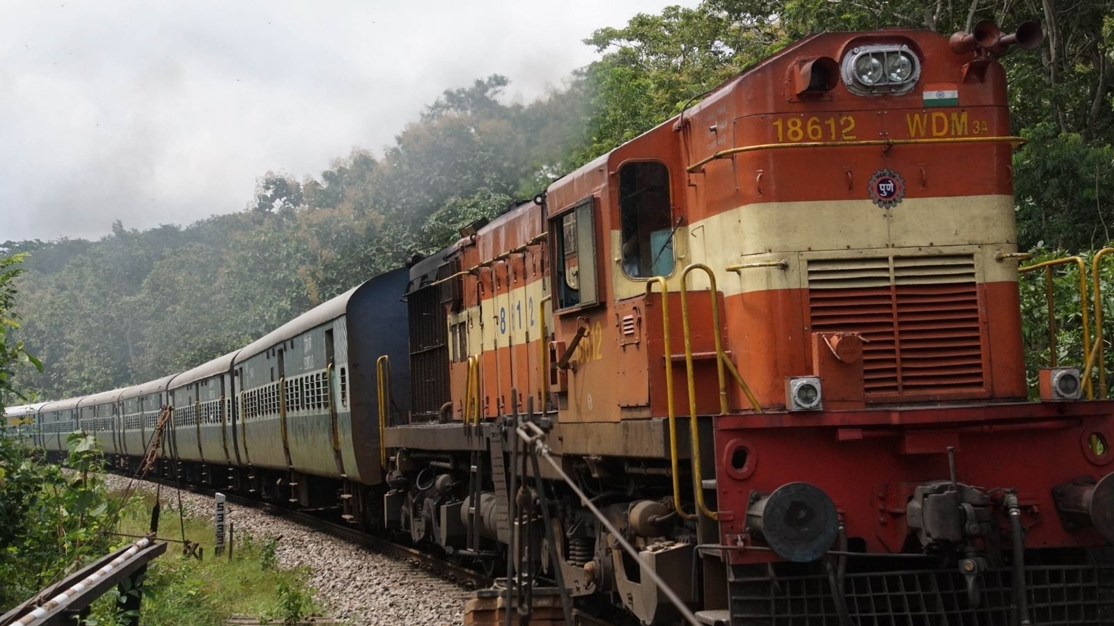 10 Reasons Why You Should Explore India By Train
