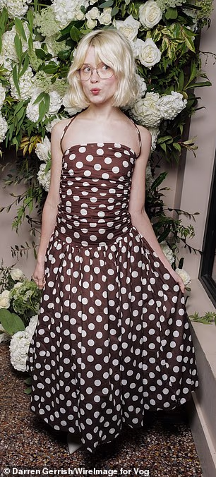 Singer Maisie Peters looked incredible for the evening in a brown and white polka dot dress
