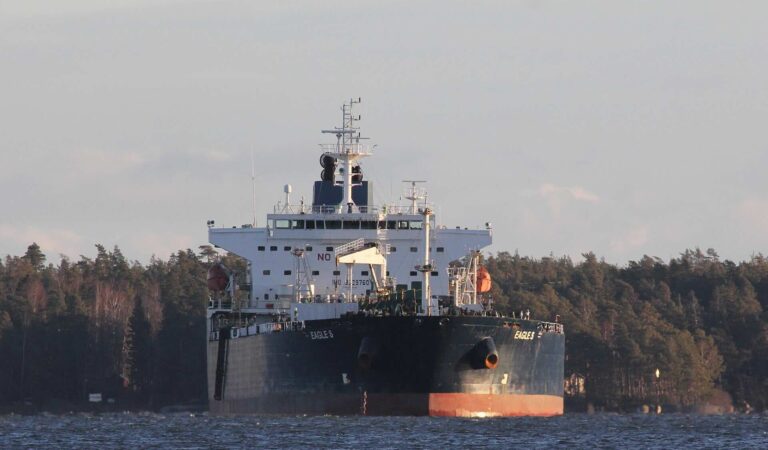 India’s refiners prepare sharp cut to Russian oil imports after new US sanctions