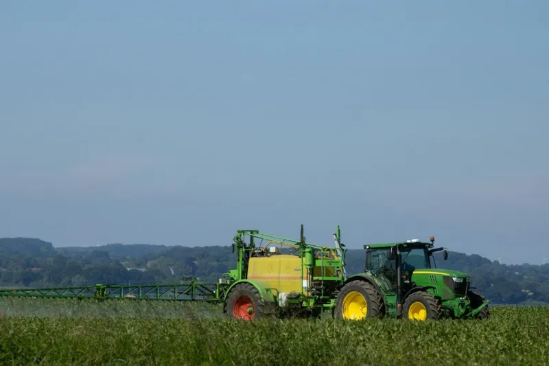 Tractor and field sprayer