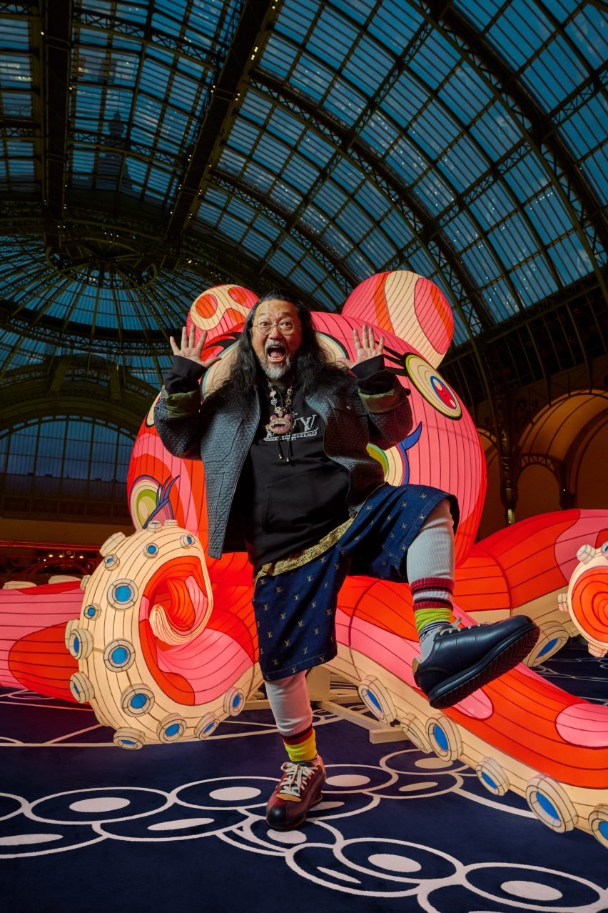 Takashi Murakami in front of octopus