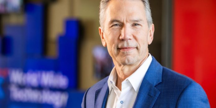 This billionaire CEO went from counting cars in the parking This billionaire CEO went from counting cars in the parking lot past 6pm to embracing hybrid work