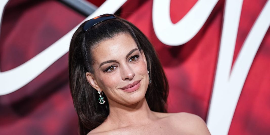 How to Get Anne Hathaway’s Glowing Skin and Red Carpet Makeup Look