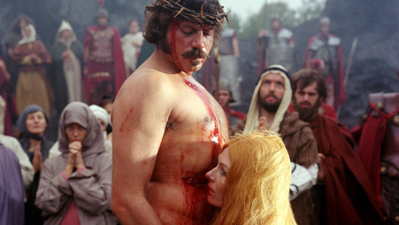 Oliver Reed, Vanessa Redgrave in The Devils
