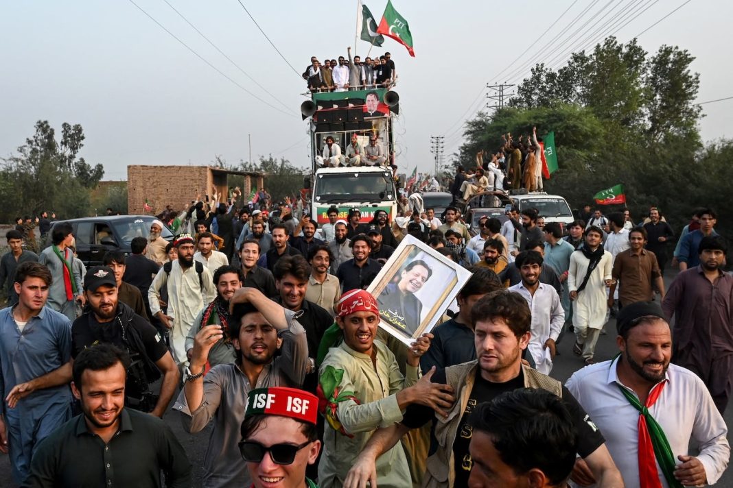 Pakistan: Imran Khan Supporters March to Islamabad Pakistan: Imran Khan Supporters March to Islamabad