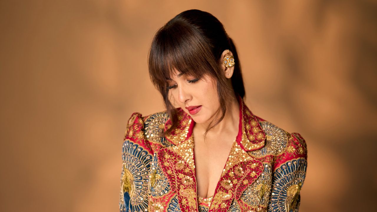 From Genelia Deshmukh to Sonam Kapoor: Bollywood celebrities are bringing From Genelia Deshmukh to Sonam Kapoor: Bollywood celebrities are bringing jackets to their festive wardrobes