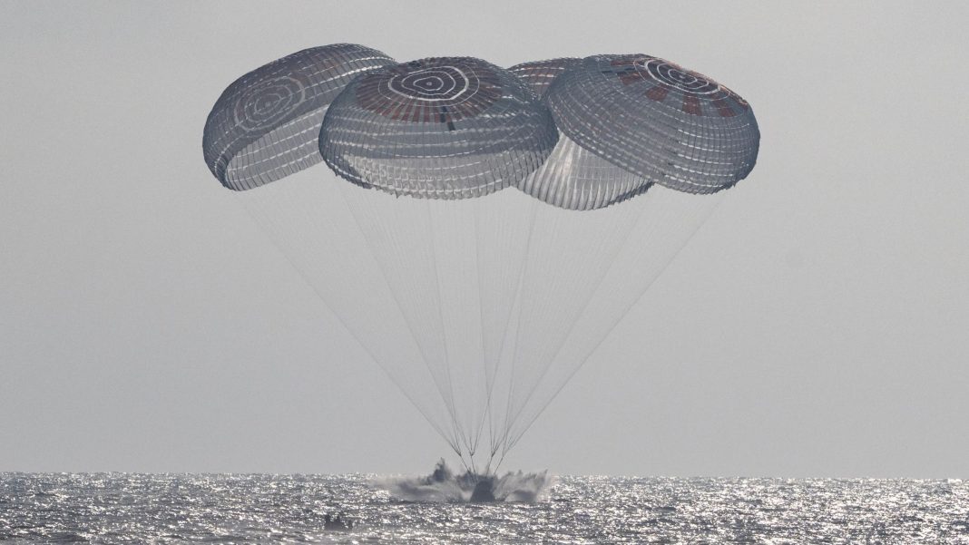 Splashdown! Crew-12 astronauts return to Earth after nearly 8 months in space (video)