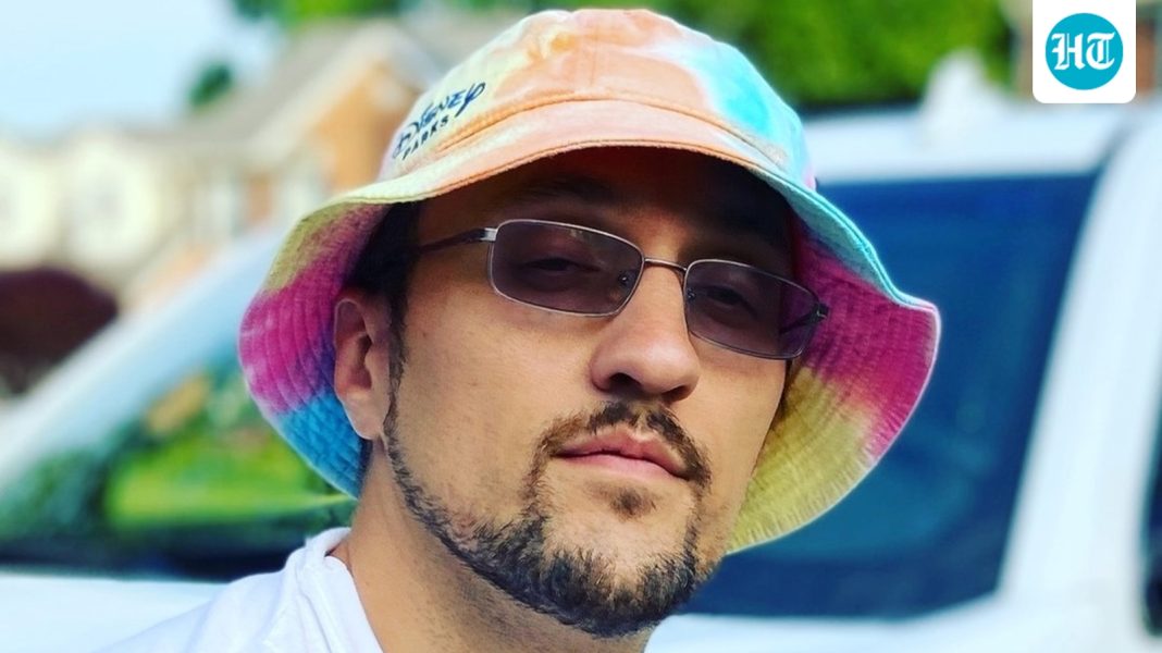 What happened to FGTeeV Duddy and his family? YouTuber clarifies bizarre rant with “demonic” mental health claim What happened to FGTeeV Duddy and his family? YouTuber clarifies bizarre rant with “demonic” mental health claim