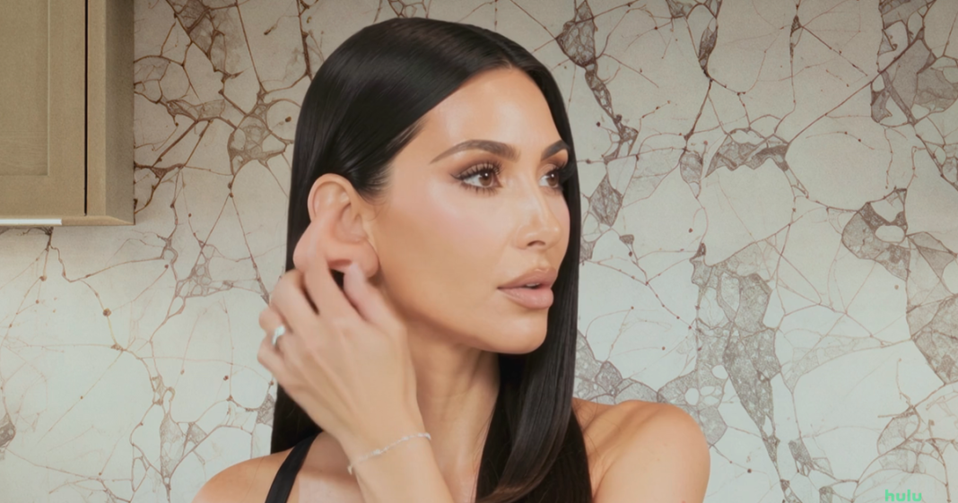 The Kardashians Use Artificial Intelligence to Make a Sketch The Kardashians Use Artificial Intelligence to Make a Sketch