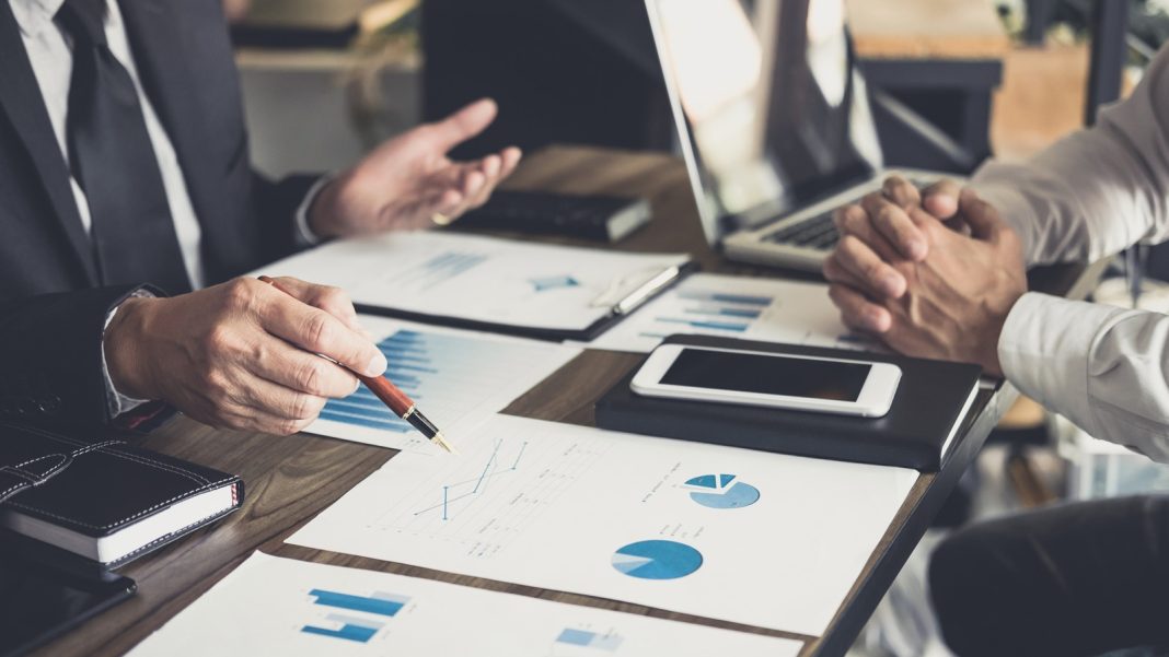 How Investors May Respond To Houlihan Lokey (HLI) Fintech Leadership Hires