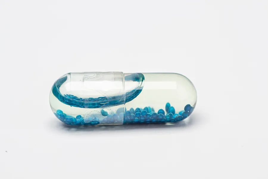 Capsule with liquids and beadlets