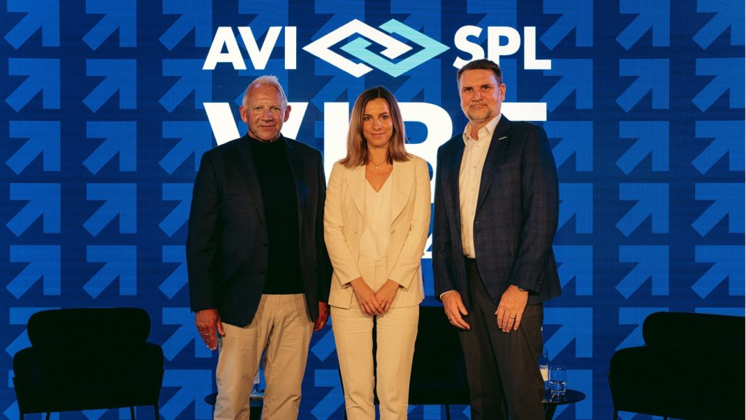 Are You An ‘apocaloptimist’? – AVI-SPL Panellists Mull Future Of Work In AI Era Julian Phillips, AVI-SPL, Iliana Gross-Buening, Deeply Human Innovation and John Bailey, AVI-SPL