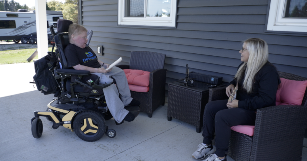 Manitowoc man with muscular dystrophy turns snack reviews into TikTok sensation Manitowoc man with muscular dystrophy turns snack reviews into TikTok sensation