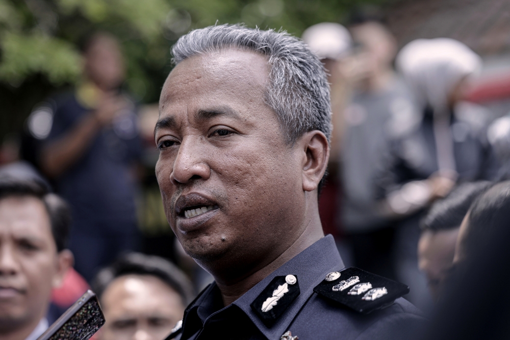 Cops arrest five men after video of alleged armed assault in Petaling Jaya goes viral email