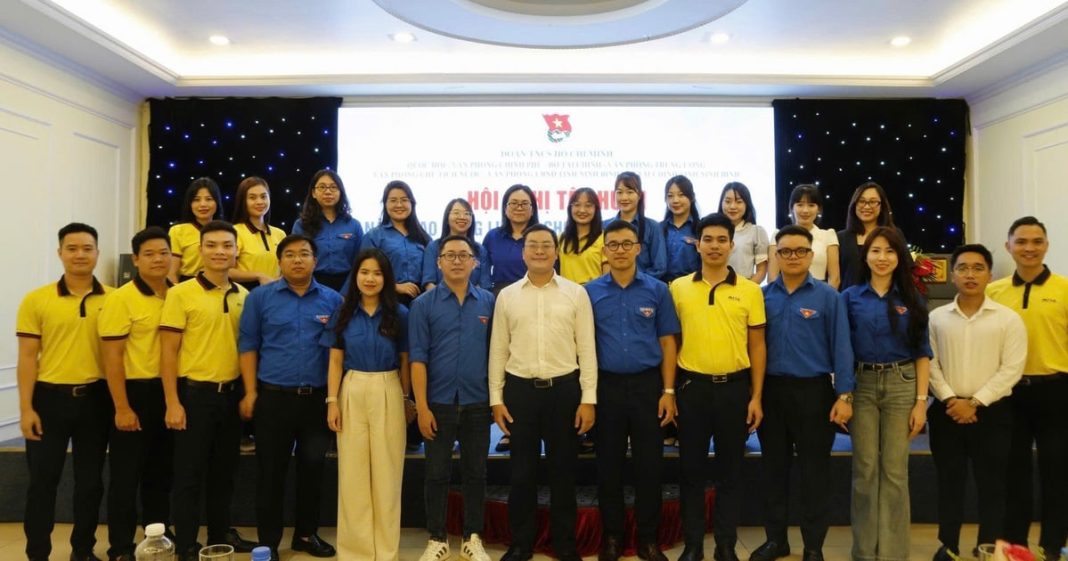 Enhancing digital skills and applying artificial intelligence for youth union members and young people. Vietnam.vn - Nền tảng quảng bá Việt Nam