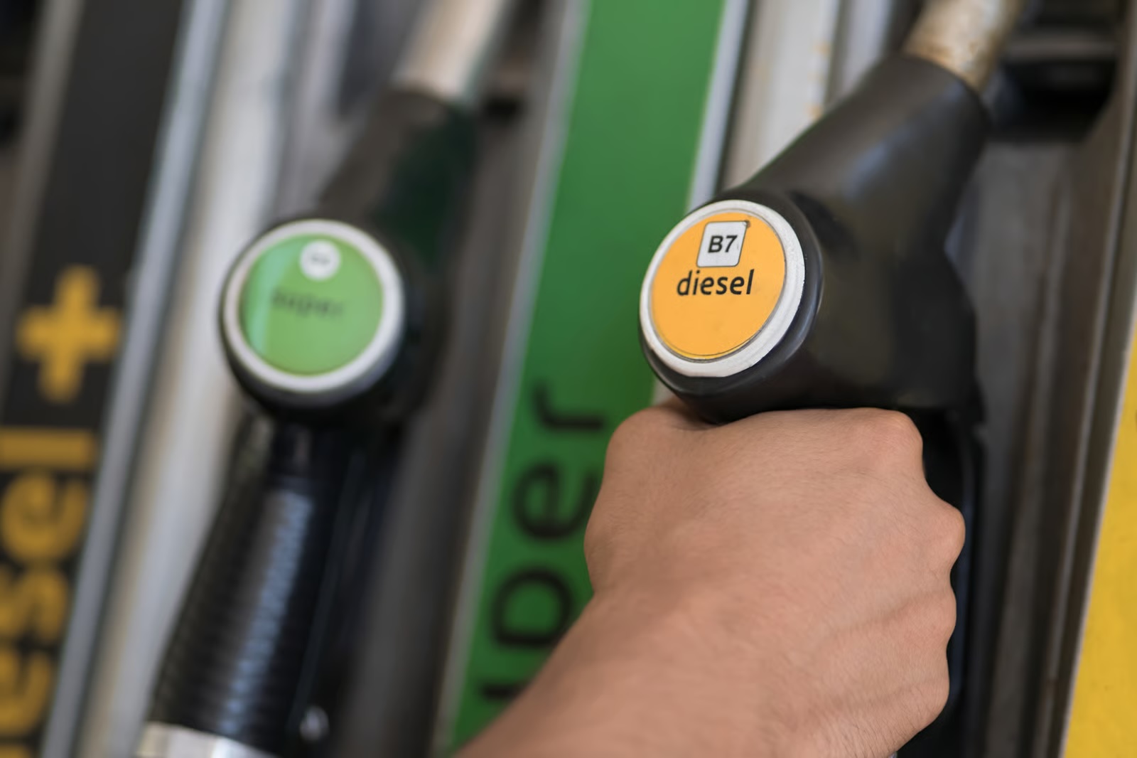 Trump’s Russian Diesel Deal: The Commercial Interests Behind Washington’s Sanctions Trump’s Russian Diesel Deal: The Commercial Interests Behind Washington’s Sanctions Reversal