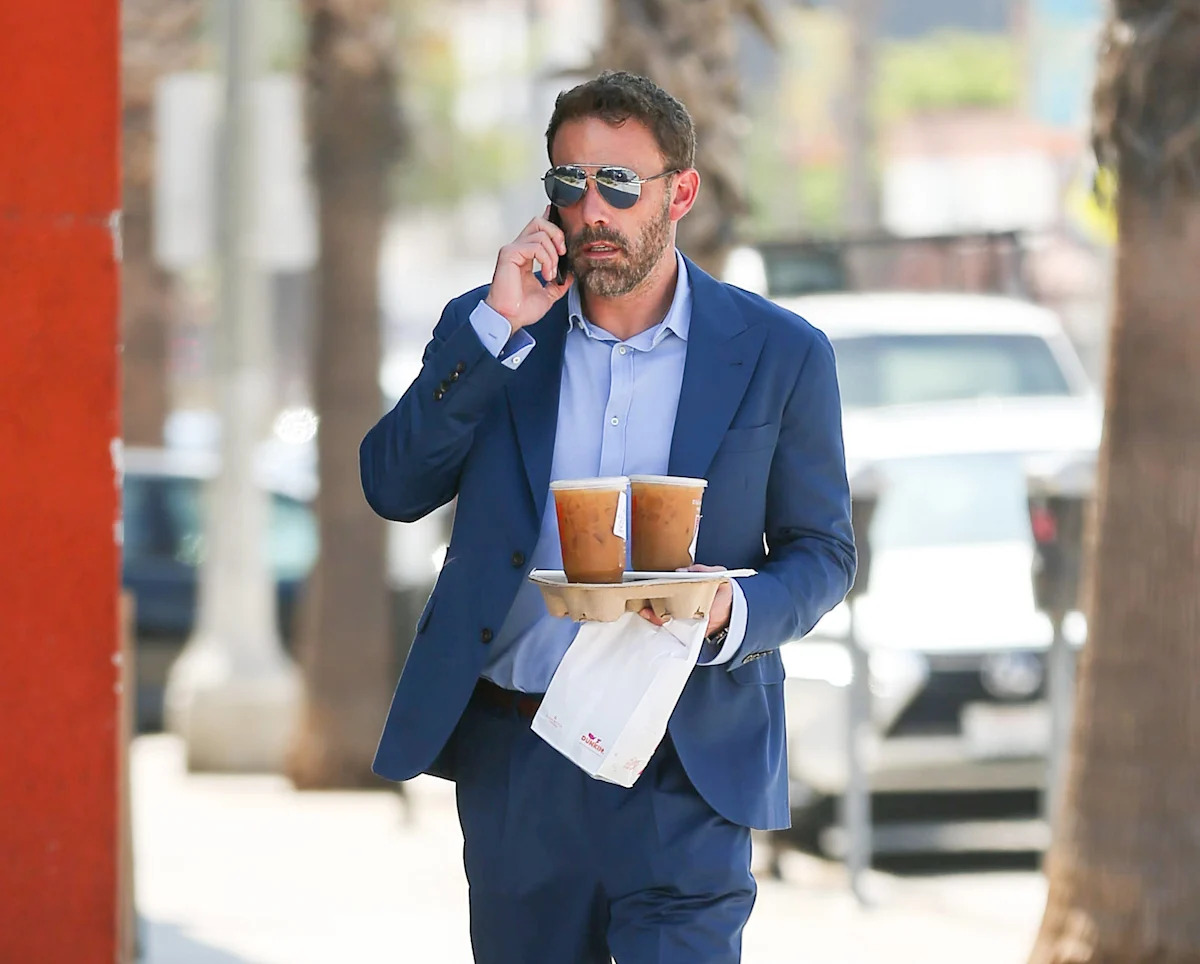 Ben Affleck Addresses Those Unflattering Paparazzi Photos on 'Subway Takes' Ben Affleck Addresses Those Unflattering Paparazzi Photos on 'Subway Takes'