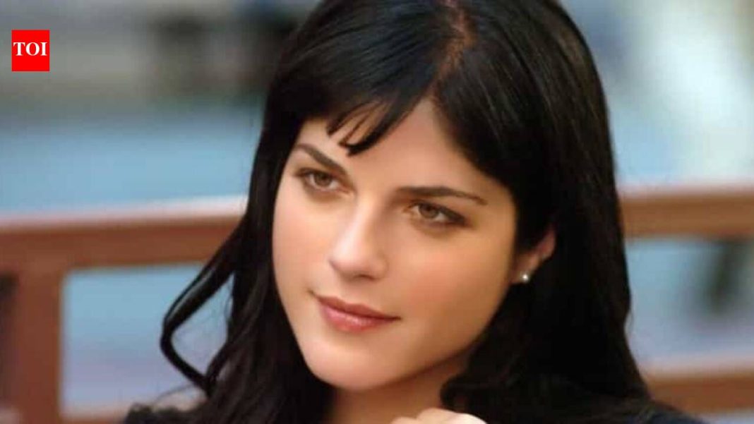 In 2022, Selma Blair wrote about biting fellow celebrities; 4 years later, the ‘Legally Blonde’ star gets arrested over assault allegations involving ‘some bite marks’ | In 2022, Selma Blair wrote about biting fellow celebrities; 4 years later, the 'Legally Blonde' star gets arrested over assault allegations involving 'some bite marks' |