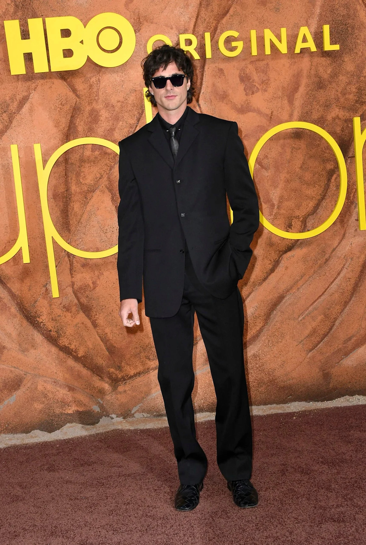 Jacob Elordi Warns Paparazzi Not To Take Pictures Of Him Jacob Elordi Warns Paparazzi Not To Take Pictures Of Him During Tense Exchange: ‘I’m Not With My Girlfriend’