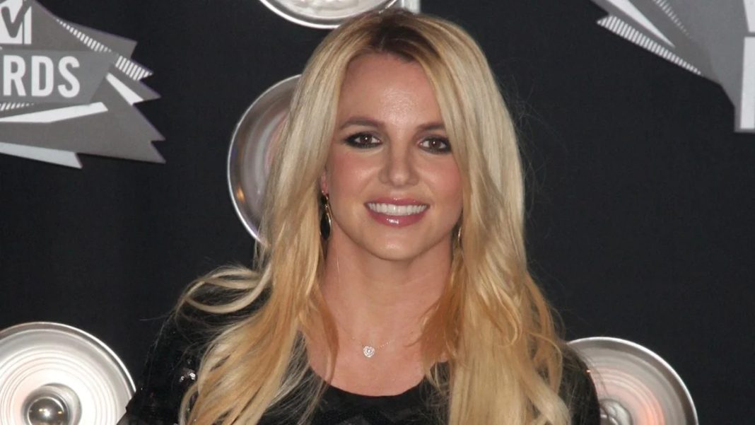Britney Spears Covers Her Face at NYC Restaurant After Calling Paparazzi Photos ‘Incredibly Mean’ Britney Spears Covers Her Face at NYC Restaurant After Calling Paparazzi Photos ‘Incredibly Mean’