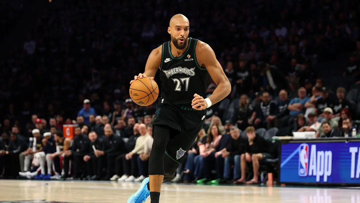 Minnesota Timberwolves center Rudy Gobert (27)