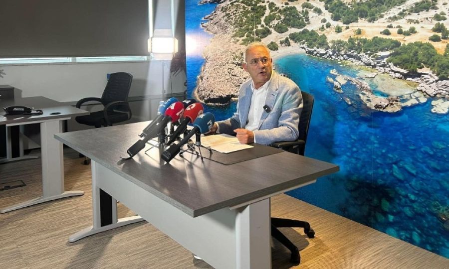 Averof wants Russia sanctions lifted. Is he courting the left?, KNEWS Averof wants Russia sanctions lifted. Is he courting the left?, KNEWS