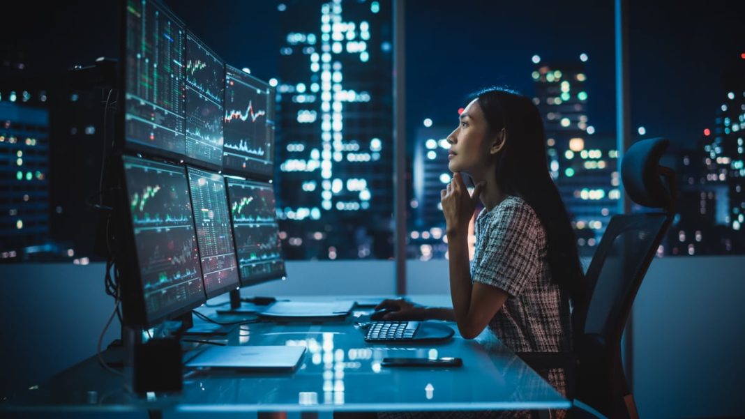 Bitmine’s Tom Lee Warns of a Potential Sell-Off in Ethereum. Here’s the Most Likely Scenario for ETH. Person in office at night, staring at trading screens.