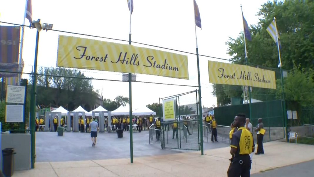 Forest Hills Stadium can continue concerts under settlement Forest Hills Stadium can keep hosting concerts under a new settlement that caps shows. (Spectrum News NY1)