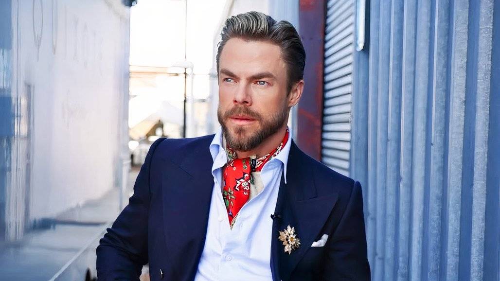 Derek Hough and 9 more Reality Stars Want In On ‘The Traitors’ — Including Two Who Once Said No Derek Hough and 9 more Reality Stars Want In On 'The Traitors' -- Including Two Who Once Said No