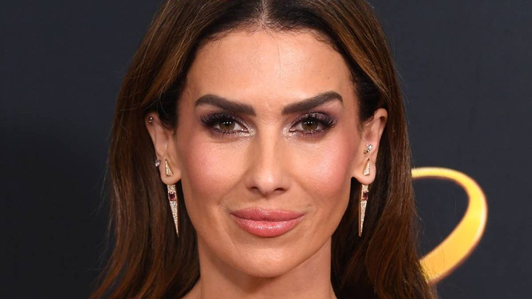 Hilaria Baldwin shares the limelight with teenage daughter during her big red carpet moment Hilaria Baldwin shares the limelight with teenage daughter during her big red carpet moment