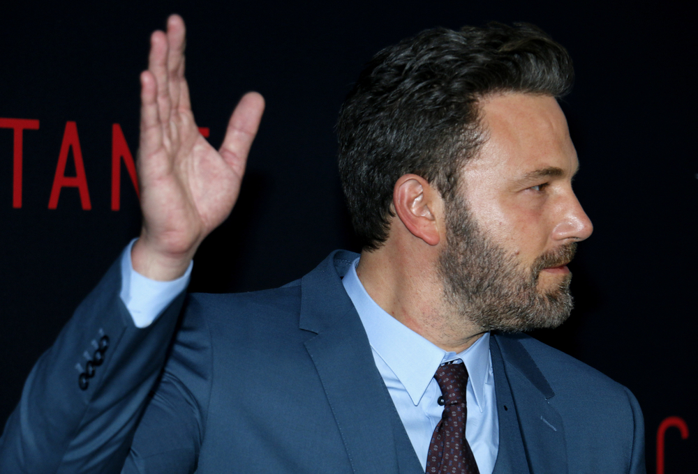 Ben Affleck Gives Paparazzi Tip: ‘Never Be Photographed Eating Or Smoking. Ever’ Loading