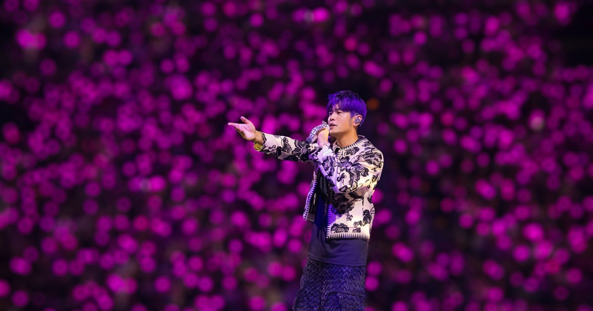 Jay Chou Singapore concerts: robots and fire effects Jay Chou Singapore concerts: robots and fire effects