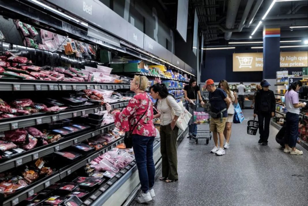 High inflation to persist globally into next year, Reuters poll shows High inflation to persist globally into next year, Reuters poll shows
