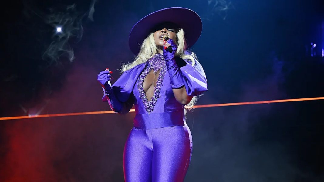 Grammy Winner Melts Down at Booing Fan Grammy Winner Melts Down at Booing Fan