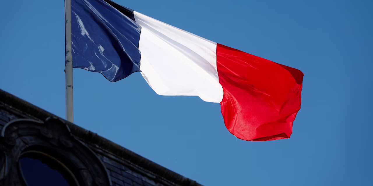 Fitch Lowers France Credit Outlook to Negative Fitch Lowers France Credit Outlook to Negative