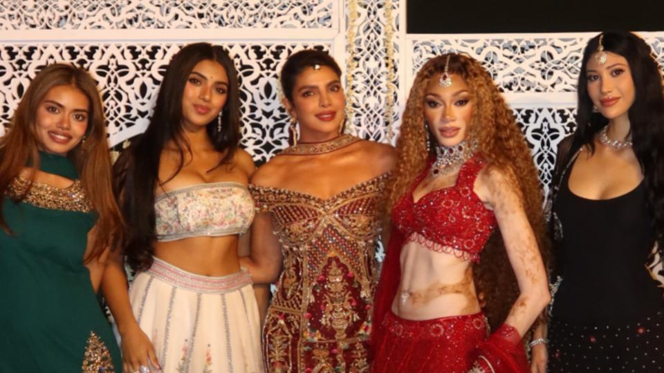 Priyanka Chopra, Nick Jonas Host Grand Diwali Bash For Hollywood Stars In LA Priyanka Chopra, Nick Jonas Host Grand Diwali Bash For Hollywood Stars In LA