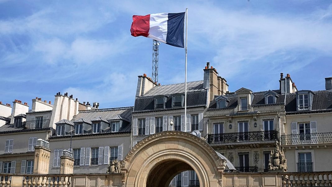 France aims for ‘responsible’ 2027 budget as Fitch downgrades outlook France aims for 'responsible' 2027 budget as Fitch downgrades outlook