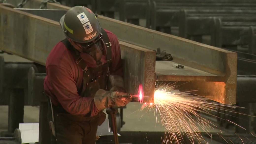 Click to play video: 'Business Matters: Federal Industry Minister demands laid-off Stelco workers be recalled – immediately'