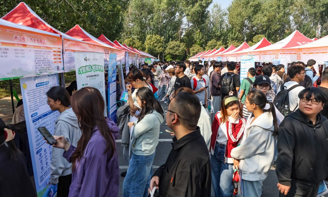 China adds 10.52 million new urban jobs in first three quarters Photo: VCG